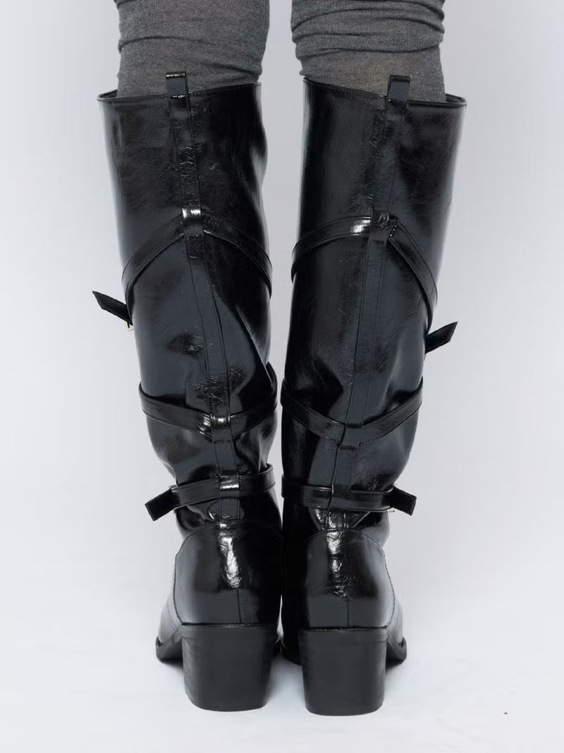 ベルトロングブーツ