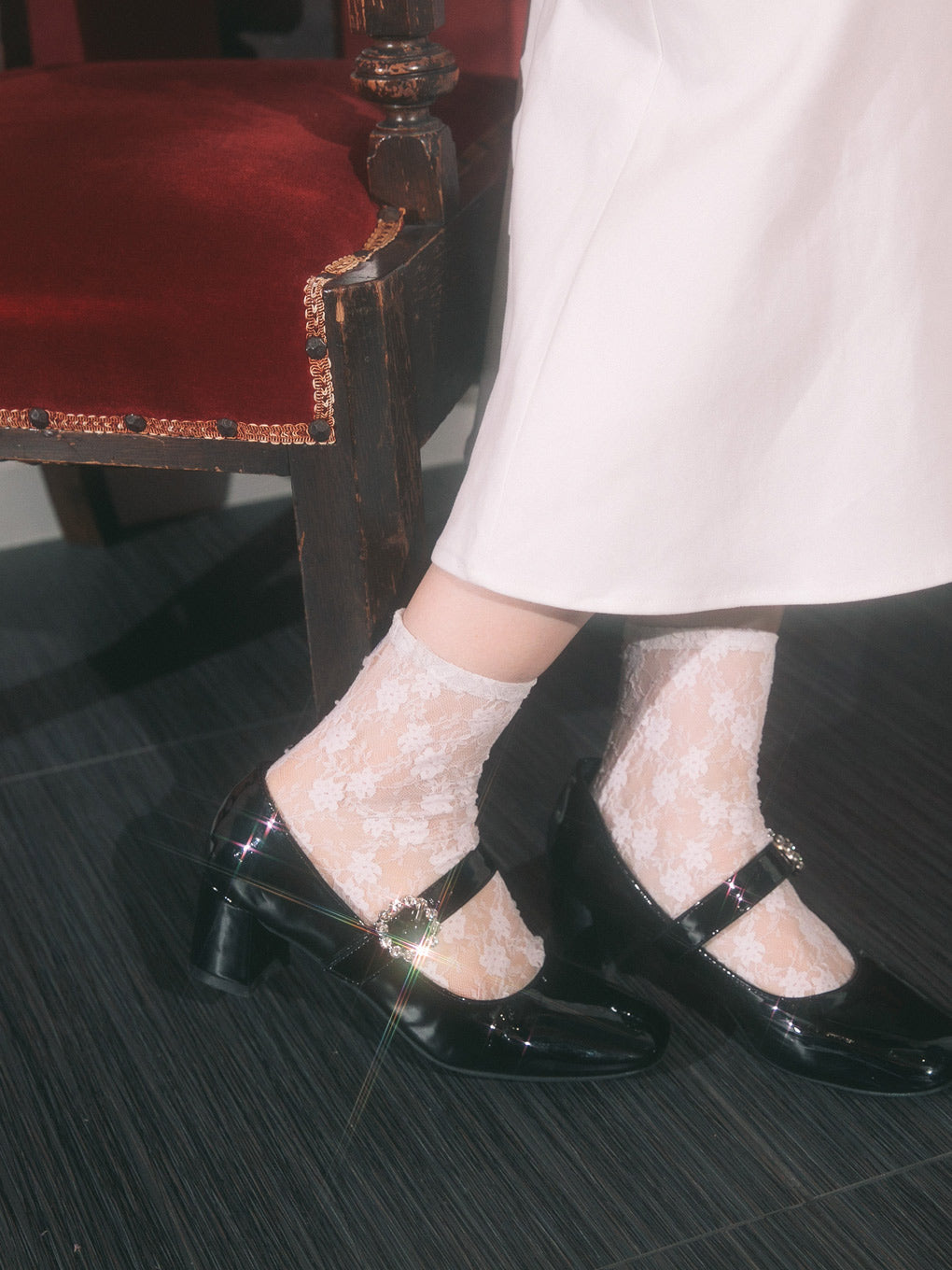 バックルヒールパンプス